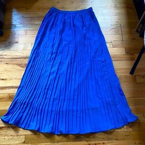 Never warn high waist/long skirt